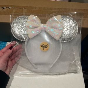 Bride Minnie Mickey ears headband with veil